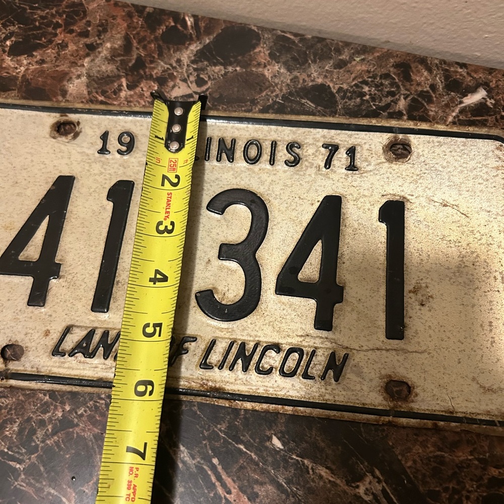 Vintage Illinois License Plate from 1971 - Picture 4 of 5
